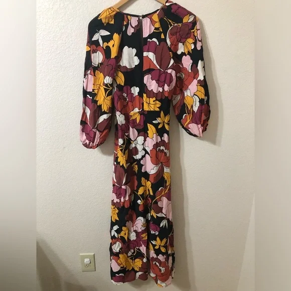 maeve deep-v ruched midi dress Anthropologie Maeve Deep-V Ruched Midi Dress Size 6